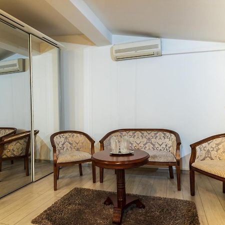Hotel Royal Urziceni Esterno foto