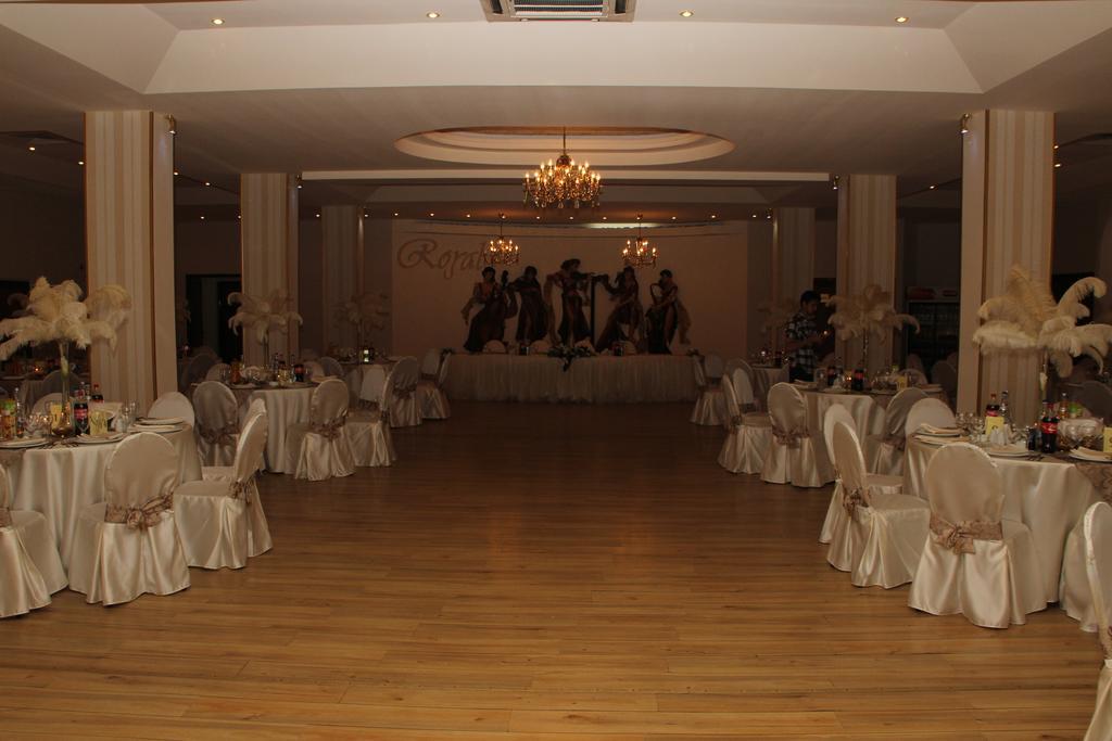Hotel Royal Urziceni Esterno foto