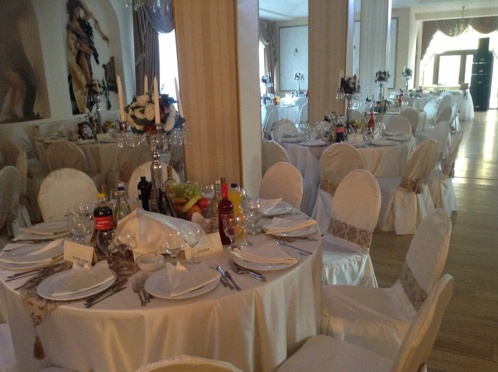 Hotel Royal Urziceni Esterno foto