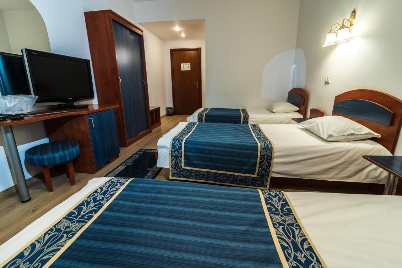 Hotel Royal Urziceni Esterno foto