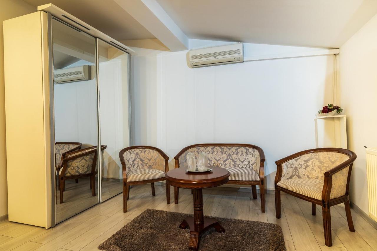 Hotel Royal Urziceni Esterno foto
