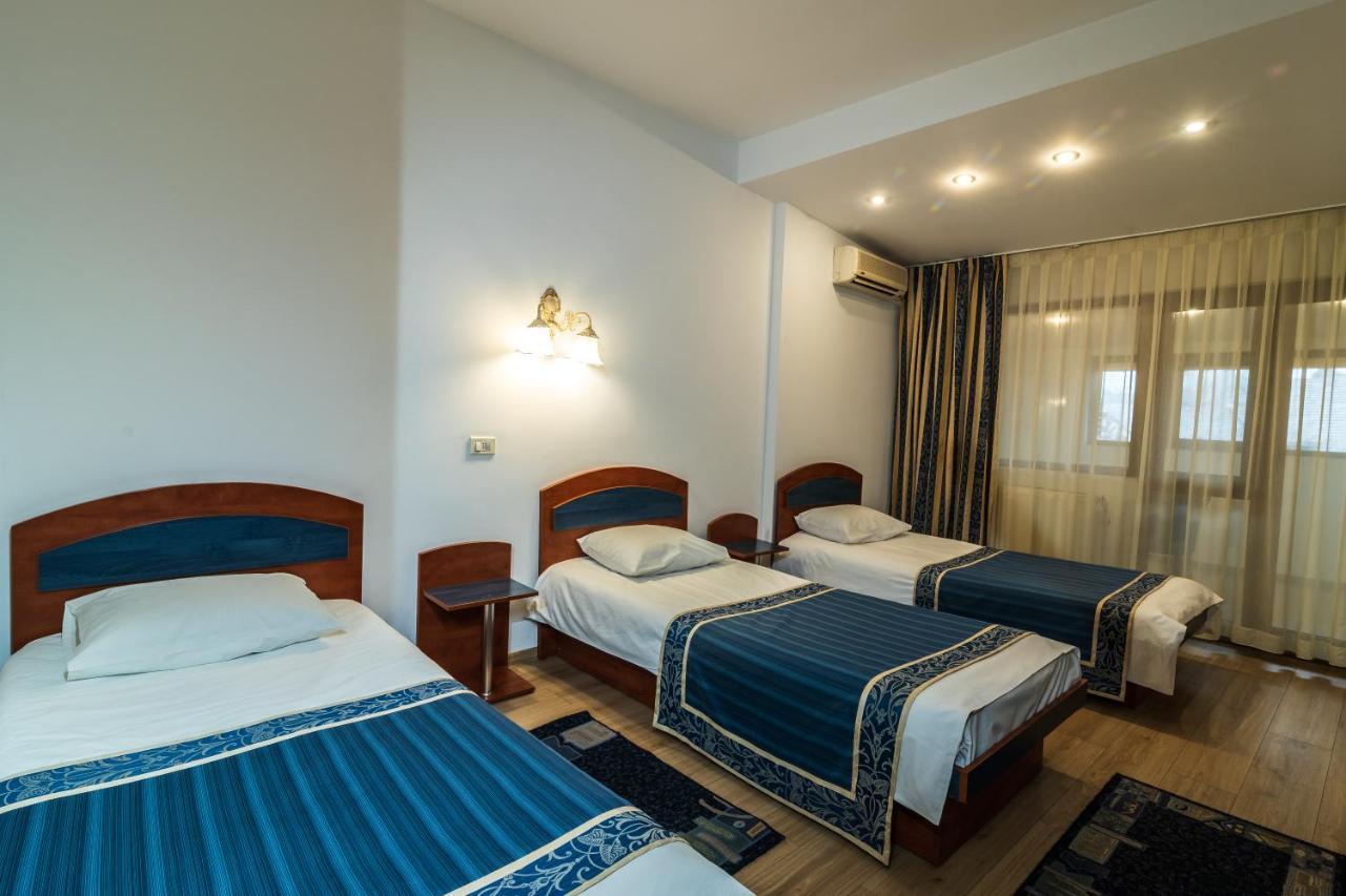 Hotel Royal Urziceni Esterno foto
