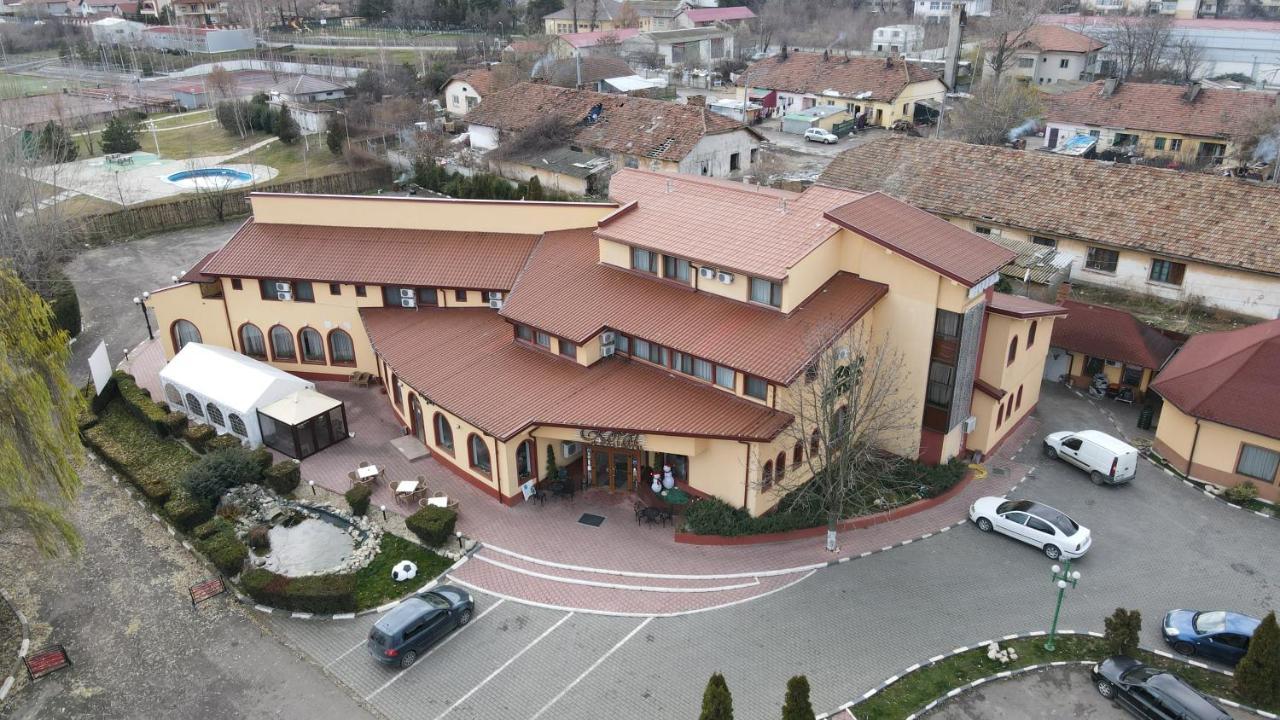 Hotel Royal Urziceni Esterno foto