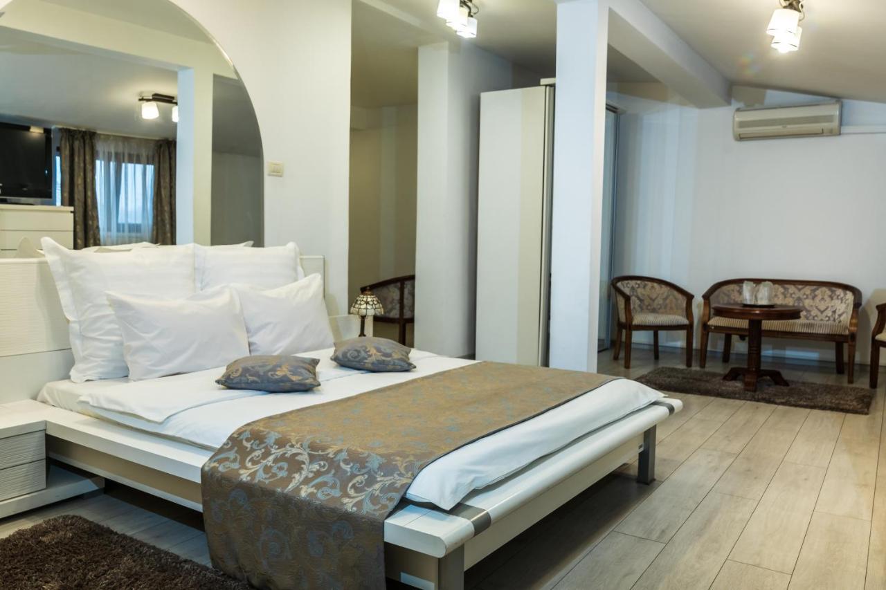 Hotel Royal Urziceni Esterno foto