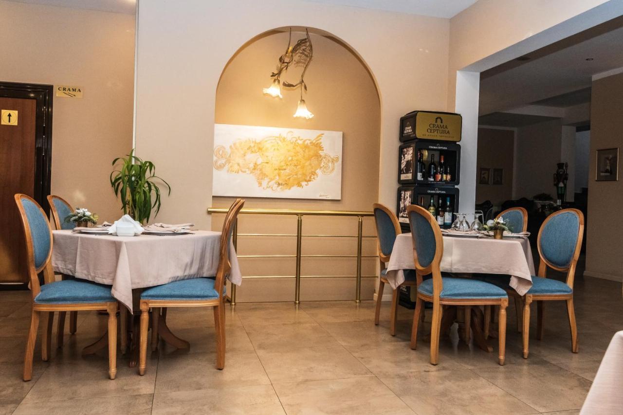 Hotel Royal Urziceni Esterno foto