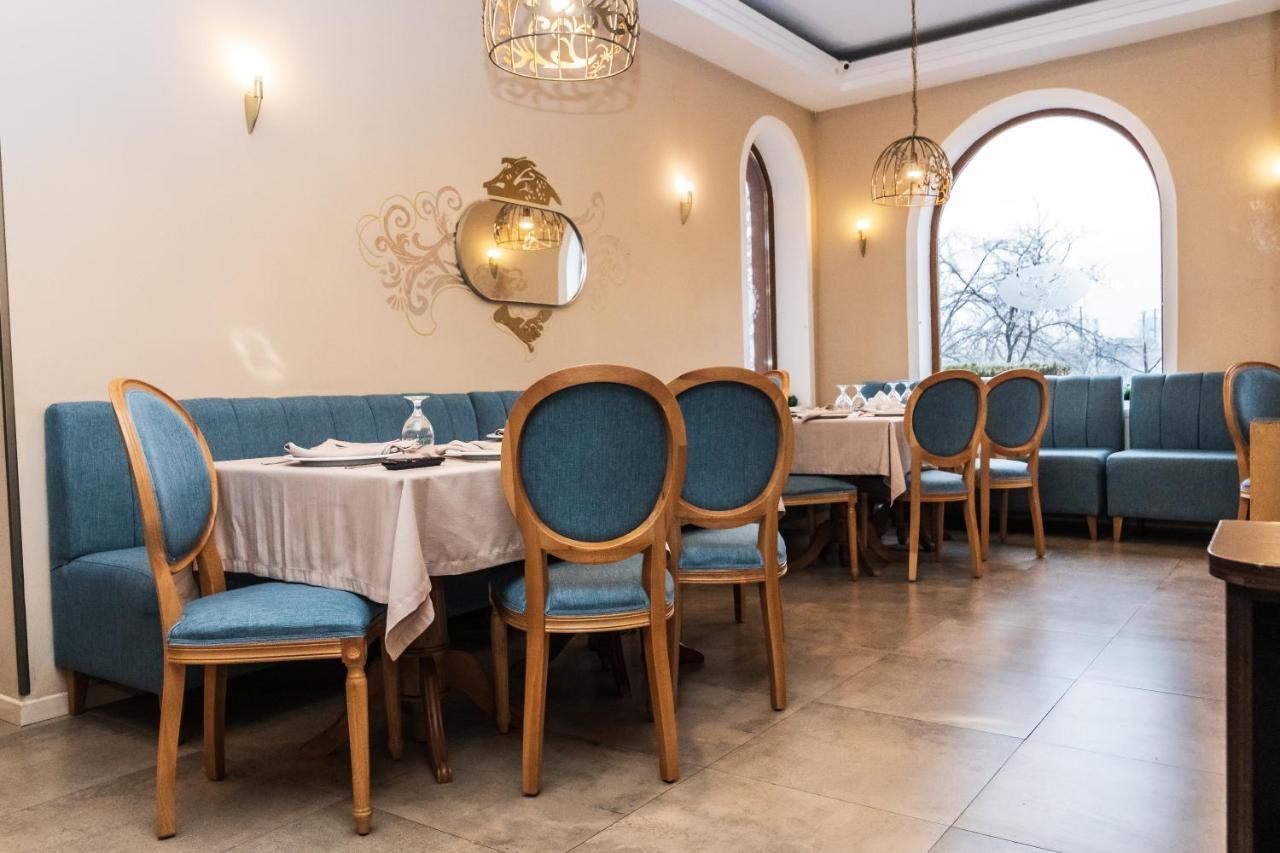 Hotel Royal Urziceni Esterno foto