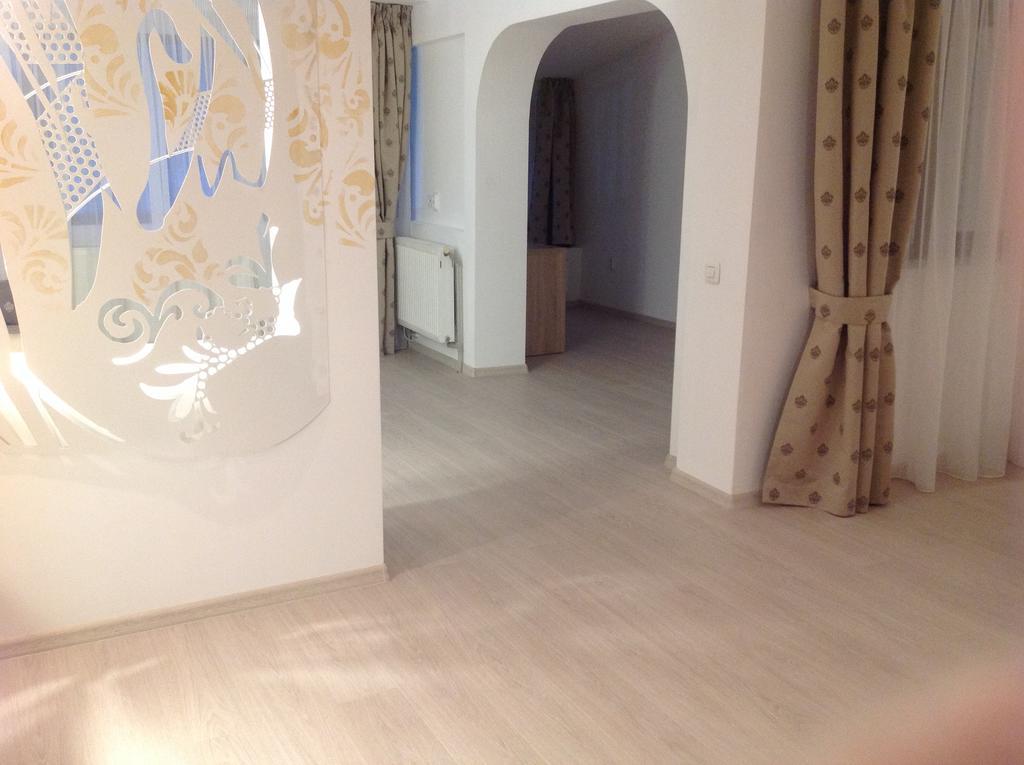 Hotel Royal Urziceni Esterno foto