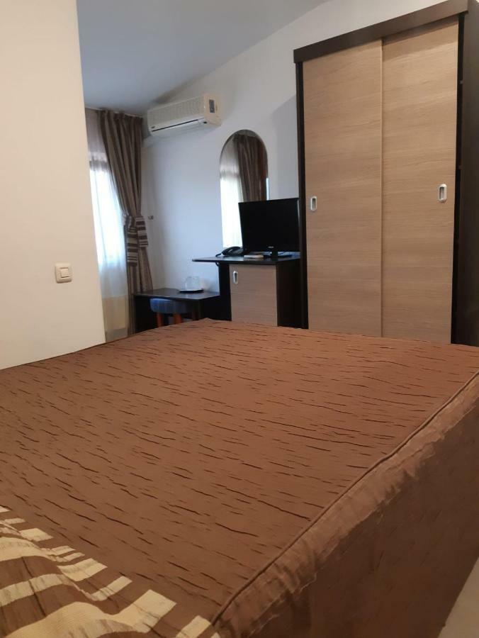 Hotel Royal Urziceni Esterno foto
