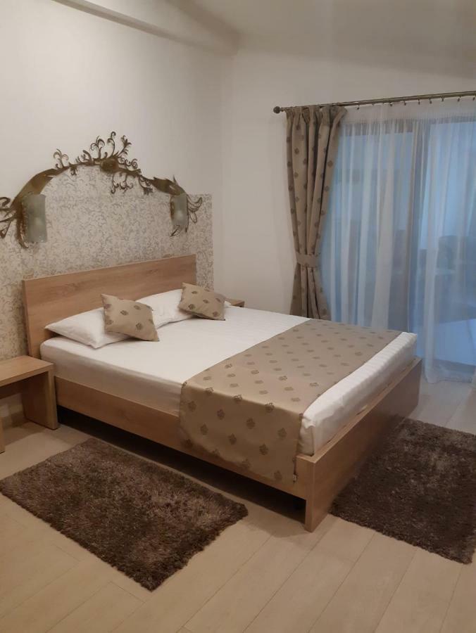 Hotel Royal Urziceni Esterno foto